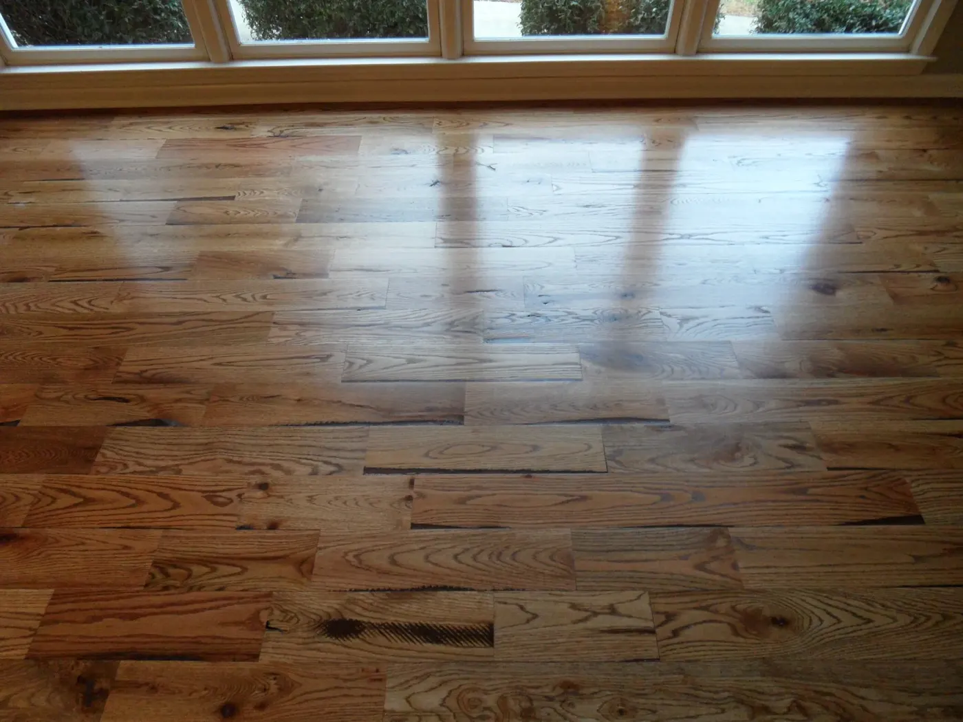 Dust-free hardwood floor refinishing with Bona equipment in a Georgia home